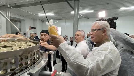 Мясные консервы начали выпускать в поселке Усть-Ордынский