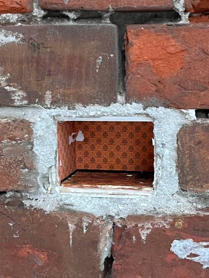 Вандалы в Иркутске повредили две миниатюры, созданные в рамках фестиваля «Голос улиц»