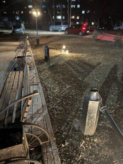 Вандалы разгромили городской сквер в Югре