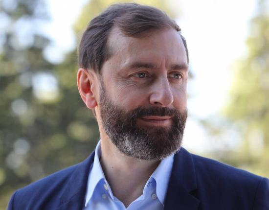 Александр Ведерников поздравил женщин Иркутской области с главным весенним праздником