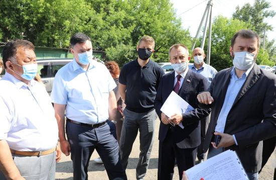 Депутаты ЗС: для решения вопроса переселения граждан из ветхого и аварийного жилья необходимо искать дополнительные возможности