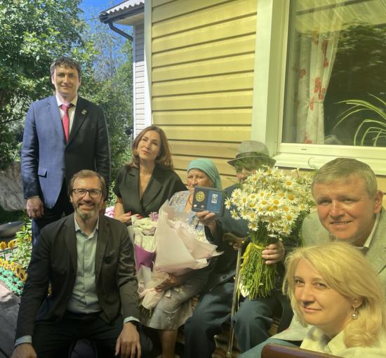 Александр Ведерников поздравил семьи из Усть-Илимска и Братского района с Днем семьи, любви и верности
