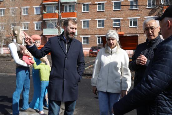 Благоустройство дворов Свирска в некоторых случаях превосходит ожидания – депутаты ЗС