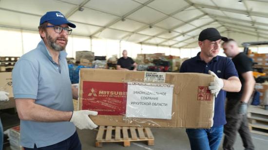 Гуманитарную помощь доставили депутаты ЗС в образовательные учреждения Кировска (ЛНР)