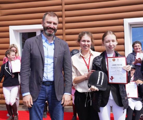 Александр Ведерников посетил турнир по паралимпийской выездке всероссийских соревнований по конному спорту