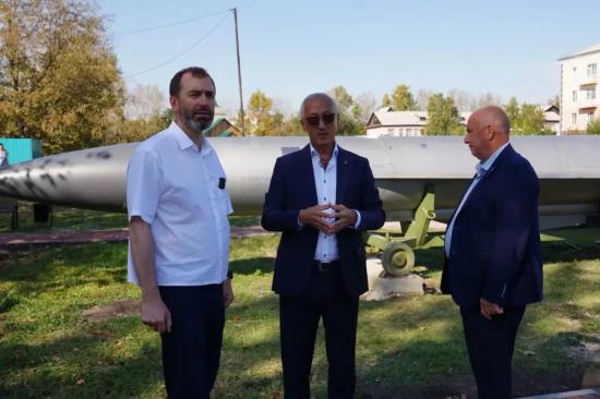 Скверы памяти и спортивную площадку благоустраивают в Свирске в рамках инициативных проектов