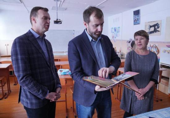Александр Ведерников предложил разработать программу развития музеев в сельских школах