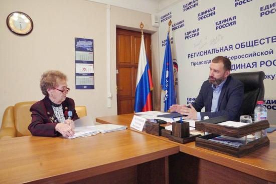 Жители Усть-Ордынского рассказали спикеру ЗС о необходимости запуска в поселке муниципального транспорта