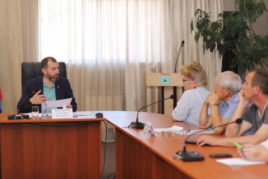 Председатель Заксобрания Иркутской области Александр Ведерников провел личный прием граждан в Свирске