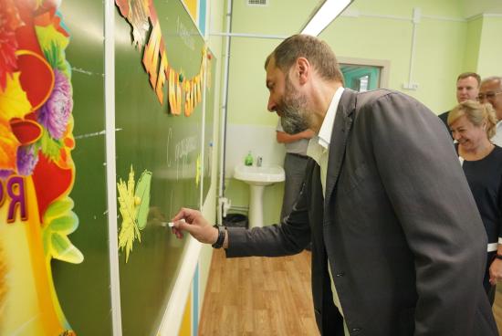 В отремонтированной школе № 3 Свирска в 2024 году благоустроят территорию и стадион