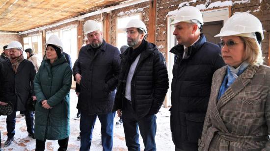 Ход капитального ремонта соцобъектов в Братске проверили депутаты ЗС