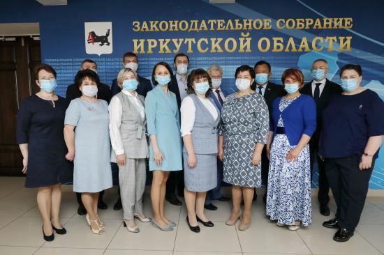 Благодарности председателя Законодательного Собрания Иркутской области вручили работникам системы социальной защиты