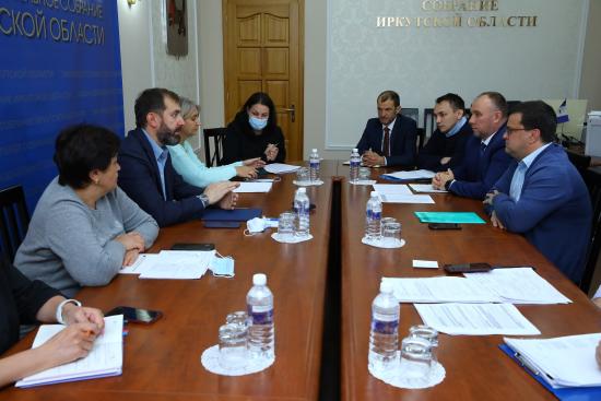 Депутаты ЗС подготовят поправки в бюджет для переноса сроков капремонтов школ
