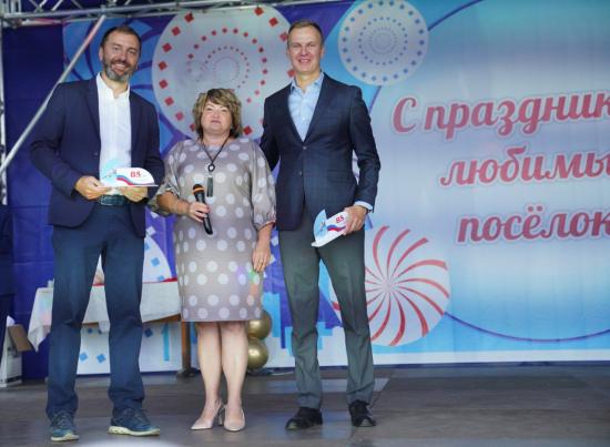 Депутаты Заксобрания поздравили жителей поселка Средний Усольского района с юбилеем