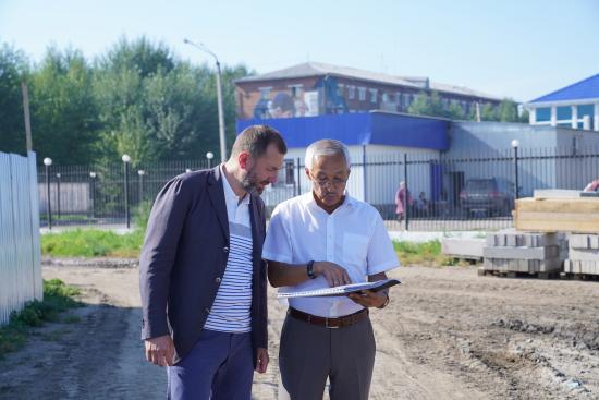 Александр Ведерников осмотрел в Свирске объекты, где идет ремонт и благоустройство