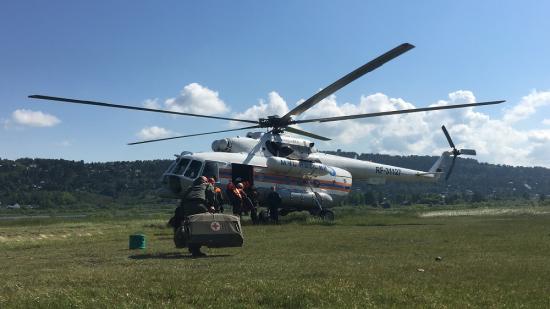 Вертолет МИ-8 со спасателями вылетел в Тулунский район для эвакуации рыбаков