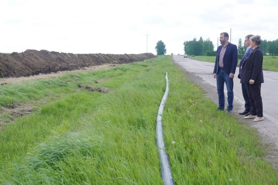 Александр Ведерников проконтролировал ход капремонта водовода Черемхово – Новогромово