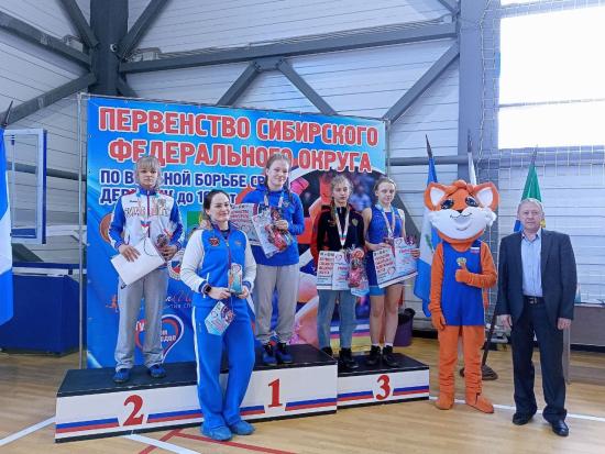 Шесть медалей завоевали девушки Иркутской области на первенстве Сибири по борьбе