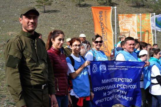 Волонтеры за день собрали в Прибайкальском нацпарке около 90 кубометров мусора