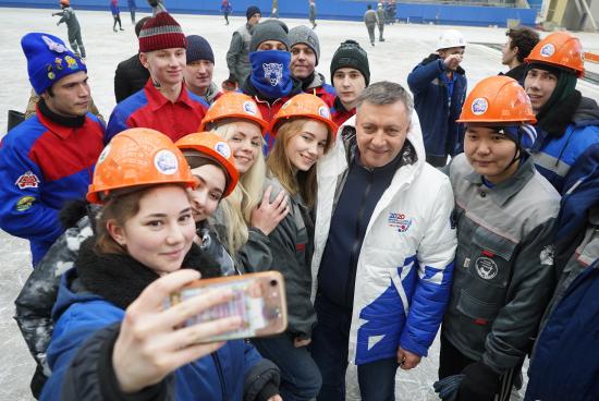 Более 100 волонтеров начали подготовку к чемпионату мира по хоккею с мячом