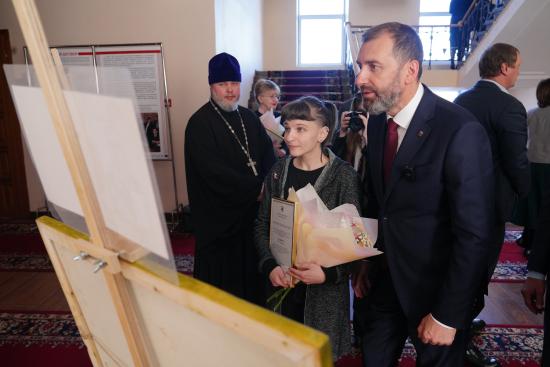 Выставка кукол ко Дню рождения Афанасия Белобородова открылась в Заксобрании Иркутской области