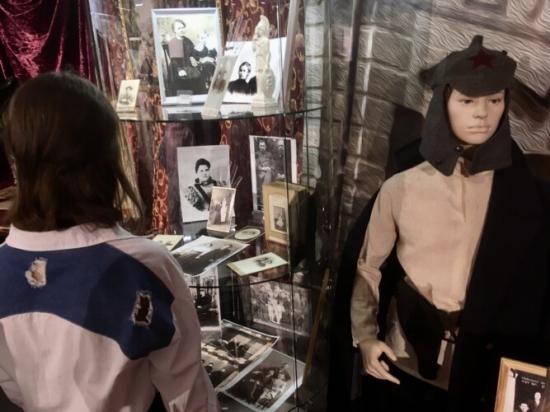 Выставка «Мода ХХ века» открылась в Музее истории Черемхова