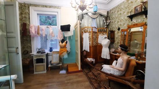 Музей городского быта в Иркутске представил выставку об истории женского нижнего белья