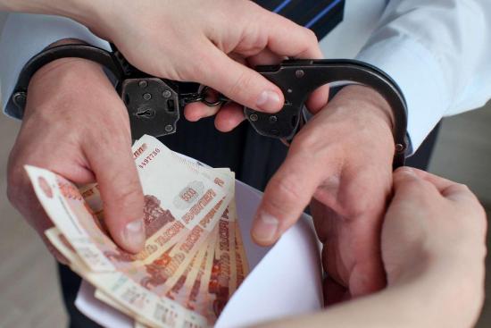 Мэр Катангского района подозревается в получении взяток почти на 5 млн рублей