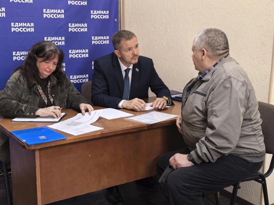 Приёмы граждан в рамках муниципальной недели провели депутаты ЗС в Ангарске