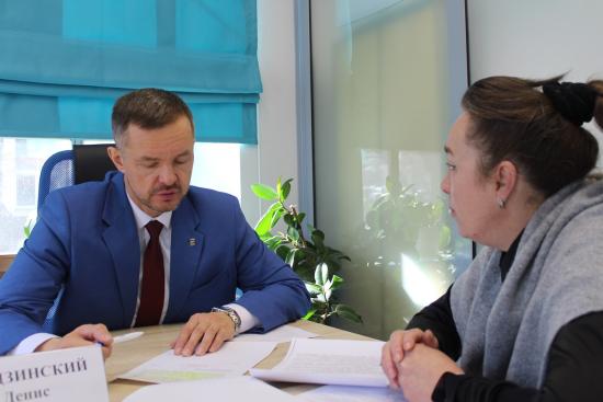 Выделение земельных участков для участников СВО стало одной из тем приёма граждан депутатом ЗС Денисом Ягодзинским в Иркутске