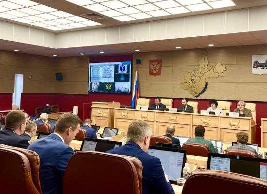 Депутаты Законодательного Собрания Иркутской области работают на 55-й сессии