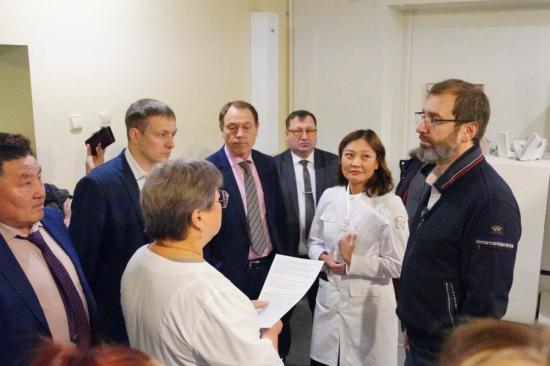 Состояние медицинских учреждений в Аларском районе и Саянске оценили депутаты Заксобрания