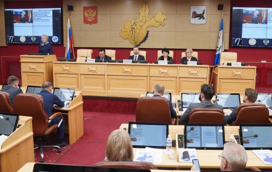 Александр Ведерников призвал как можно быстрее довести средства на ремонт и содержание дорог в муниципалитеты