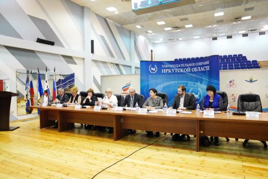 Депутаты Заксобрания сформулировали рекомендации по развитию физкультуры и спорта в Приангарье, обратив внимание на финансирование отрасли