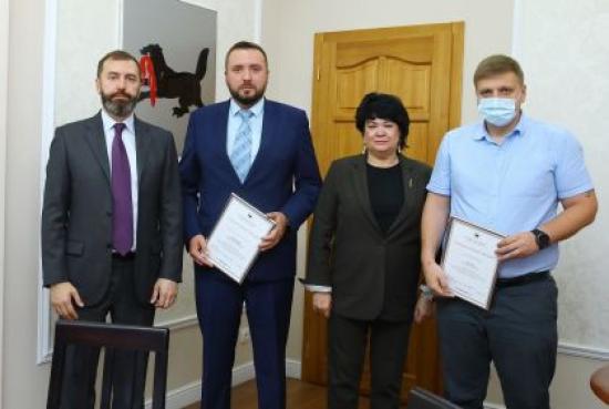 В Заксобрании наградили сотрудников лесхозов, участвовавших в тушении лесных пожаров