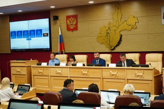 Проблемы поселений на территории Прибайкальского нацпарка обсудили в ЗС с замминистра природных ресурсов России