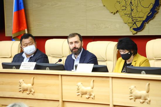Депутаты Заксобрания потребовали соблюдения профилактических мер в школах в полной мере