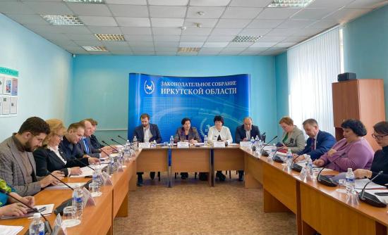Систему профобразования нужно синхронизировать с кадровыми потребностями региональной экономики – Александр Ведерников