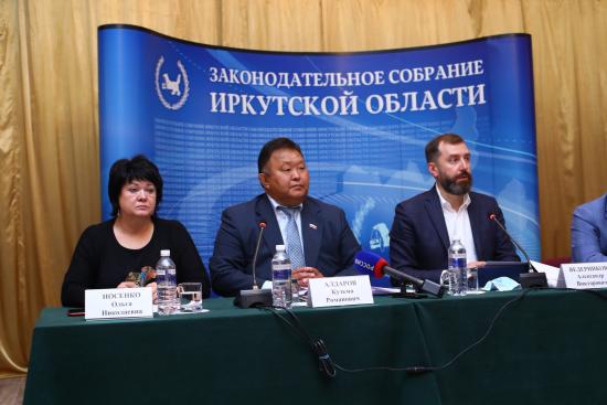 Проблемы мусорной реформы обсудили депутаты ЗС в поселке Усть-Ордынский