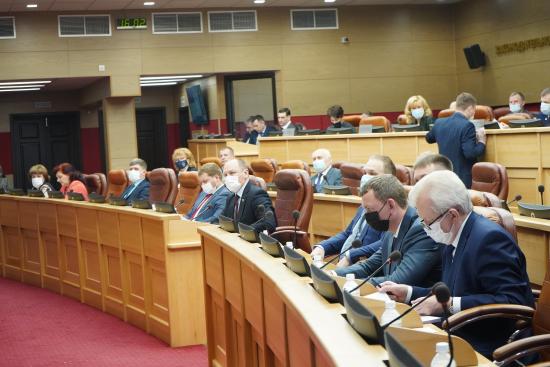 Депутаты ЗС обсудили опыт реорганизации медучреждений в Иркутской области