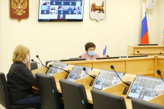 Потребность на выплату зарплаты бюджетникам сферы обеспечена в проекте бюджета Иркутской области только на 10 месяцев следующего года