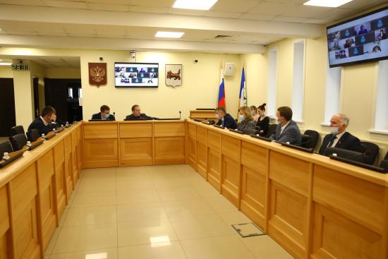 Несколько законопроектов в сфере соцзащиты одобрил профильный комитет ЗС для рассмотрения на сессии областного парламента