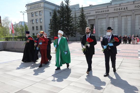 Память павших в Великой Отечественной войне почтили депутаты Заксобрания и члены Межконфессионального и Общественного советов