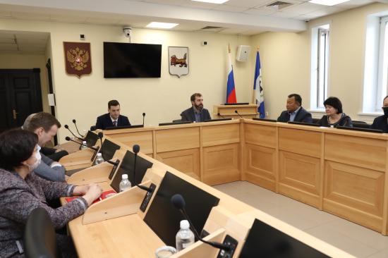Ситуацию в экономике Приангарья обсудили депутаты Заксобрания с главой регионального правительства Константином Зайцевым