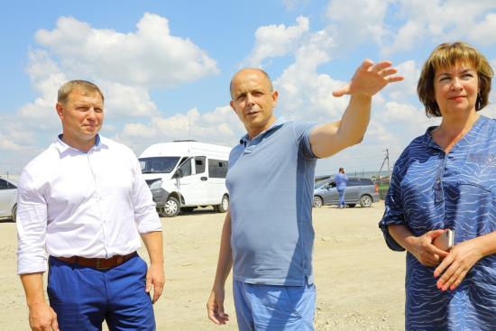 Депутаты ЗС оценили ход строительства путепровода в поселке Залари