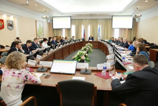 в моногородах Иркутской области в 2017 году было создано около 4,5 тыс. рабочих мест и привлечено более 8 млрд руб. инвестиций (с учетом 2016 года) За прошедший год моногорода региона создали около 4,5 тыс. рабочих мест