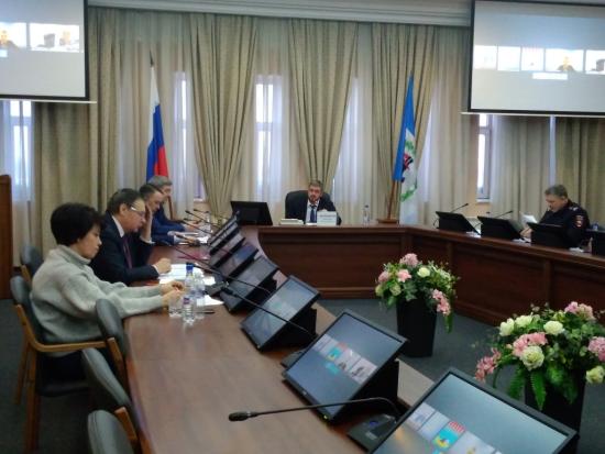 В результате обследования улично-дорожной сети городов Ангарск и Усолье-Сибирское повсеместно выявлены недостатки зимнего содержания в виде снежного наката Правительство Иркутской области совместно с ГИБДД контролирует ход уборки снега в муниципальных образованиях