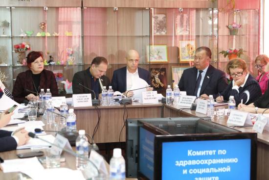 Проблемы здравоохранения в Иркутском районе обсудили депутаты Заксобрания на выезде