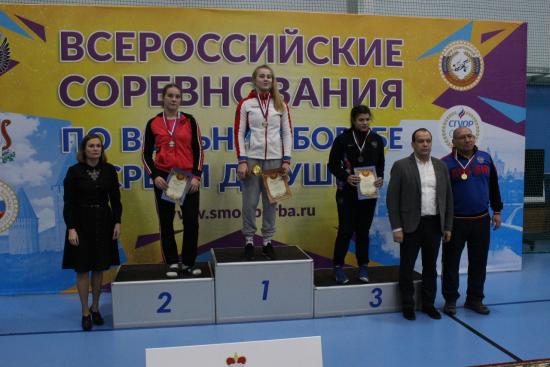 «Бронзу» всероссийских соревнований по женской борьбе завоевала Тамара Митиненко