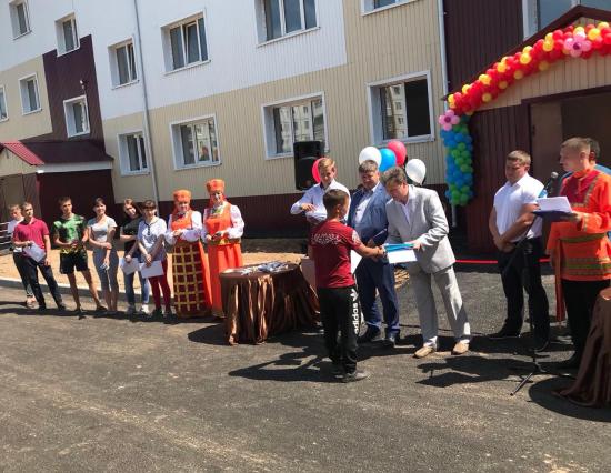 Дети-сироты поселка Чунский получили ключи от новых квартир